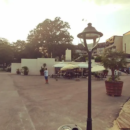 Апартамент Riviera Sea Villageapartments